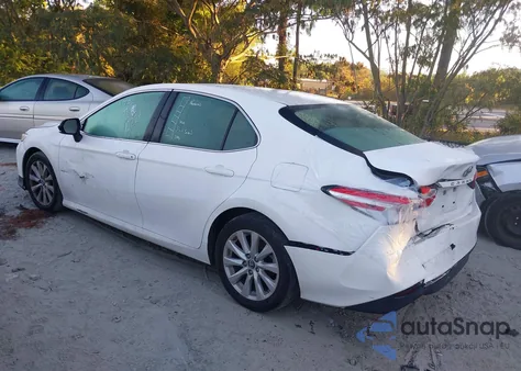 2018 Toyota Camry Le из США, поврежденный, VIN 4T1B11HK2JU563414